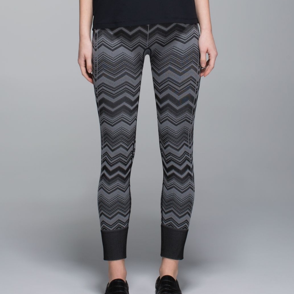 Lululemon Ebb to Street pant size 8 like new!